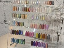 ノラ ミナミアオヤマ(NORA MINAMIAOYAMA)の雰囲気（マグネットネイル多数！ちゅるんマグ、バイカラーマグなどなど）