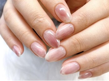 エフ(F)の写真/【サンプルが豊富!】ネイルが出来ない方も、シンプルだけど上品に♪最終受付20時迄なのでお仕事帰りにも◎