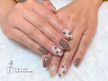 ネイルアンドまつげエクステ専門サロン スリー(THREE)/ホロでお花デザイン