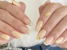 ブラソンネイル(Blossom nail)/ミルクベージュ×ラメの大人上品