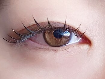 トゥリープ ネイルズ(Tureep Nails)の写真/【自まつ毛の負担が少ないフラットラッシュ】派手過ぎない/自然な印象的な目元/ナチュラル派の方におすすめ