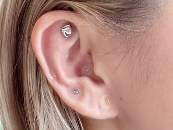 コーシェリ(koselig)/耳ツボジュエリー