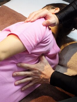 整体院 みどり健康館/さびつき肩甲骨を動くように!