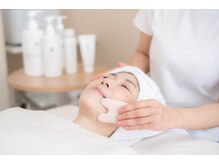 ミーツ(Meets)/小顔かっさで表情筋をほぐす