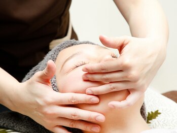 おざき鍼灸整骨院 美容鍼灸サロンOZAKI 西宮北口店/