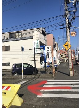 レーヌ(Reine)/電気屋さんのとなりの道入ります