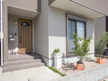 アール シュシュ(R.chouchou)/目の前２台駐車場あります。