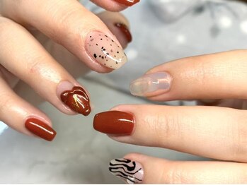 エフ(F)の写真/資格保持者のネイリストが理想のデザインを叶えます…流行りの韓国ネイルでチップ長さ出しも可能◎