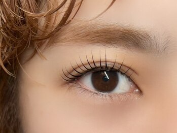 シー サカエ(SHE. sakae)の写真/《まつ毛パーマで自然に目ヂカラUP♪》ダメージケアをしながらの施術でモチがよく自まつげが弱い方に◎