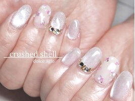 小花柄のようなシェルネイル