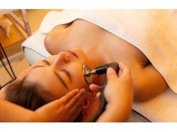 サロン ド ビューティー ソリッソ(Salon de beauty Sorriso)/■施術　インディバフェイシャル