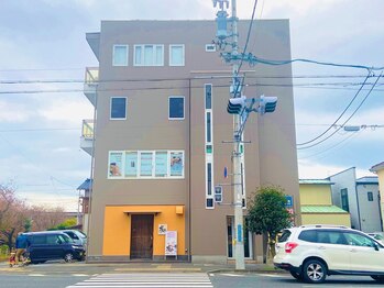 ビューティーモア(Beauty More)/川沿い薄茶色ビル☆