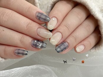 くすみチェックネイル akane