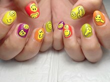ブリスフルハピネス(Blissful happiness)/ニコちゃん風デザインネイル