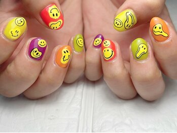 ブリスフルハピネス(Blissful happiness)/ニコちゃん風デザインネイル