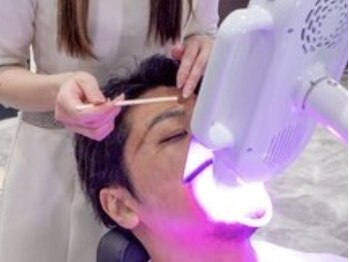 ミダシー 横浜店【脱毛/ホワイトニング/メンズアイブロウ/眉毛/メンズネイル】の写真/理想のメンズ眉毛が叶う!ホワイトニング同時施術で眉毛も整い、歯の白さも際立ち、清潔感と自信がUP♪