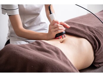 骨盤ストレッチ整体 b/【ハイパーナイフ：お腹】