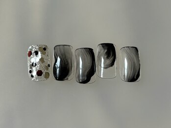 個性派ニュアンスネイル