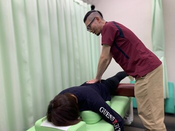 アスミルはり灸接骨院 金山駅前院の写真/《平日20時/土日祝19時まで営業◎》駅チカ好立地☆お仕事終わりにも♪身体の歪みを改善し不調を根本改善!!