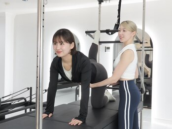 ピケピラティス 新富町八丁堀店(pique pilates)の写真/ピラティスではインナーマッスルを効果的に鍛え、正しい姿勢に!背中や腰の痛みの予防にもオススメ◎