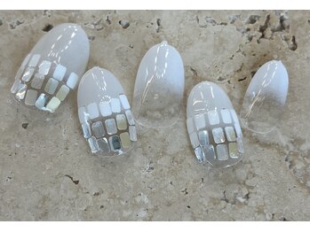 ネイルルーム トリニティ(Nail Room Trinity)の写真/朝9時から営業!お仕事前・お出かけ前にも通いやすい駅近サロン