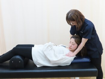 アルケル鍼灸整骨院/猫背矯正/シビレ/頭痛/肩こり