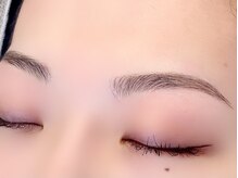 フィア(Fia)/眉毛スタイリング