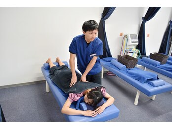 上石神井整骨院の写真/《猫背/反り腰にも》その辛さ、実は身体の歪みが原因かも…！骨格を正しい位置に戻し不調を根本から改善◎