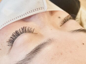 ビエム(BIEMU)の写真/美容院内にあるので、ヘアメニューと一緒に施術OK◎ヘアカラーしながらマツエクをつけることも可能です♪