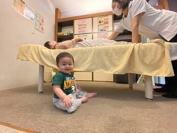子育てママの整体サロン/施術中のお子様の様子