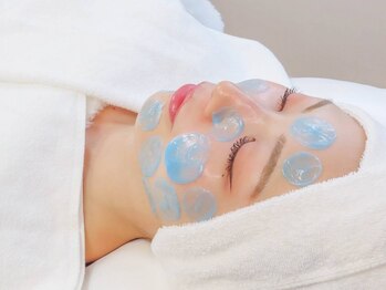夏秋美肌サロンの写真/【美肌も脱毛も同時に叶う☆】美肌フェイシャルワックスで毛穴がキュッと引き締まる！憧れの水光肌へ♪