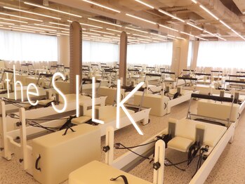 ピラティス the SILK 池袋東口店【肩こり/リンパ/痩身/ダイエット/たるみ/骨盤矯正】/