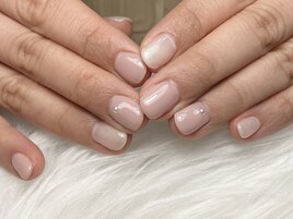 ベビーピンク+パール上品ネイル