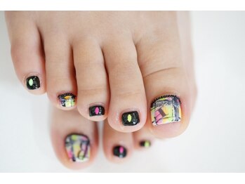 ネイル フライガール(nail FLY GIRL)/ポップなデザインフット