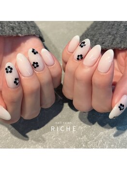 リッシュ(RICHE)/ホログラムのフラワーネイル