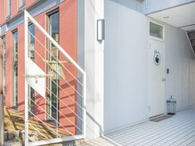 フィービー(Phoebe)/ロゴの扉が目印！