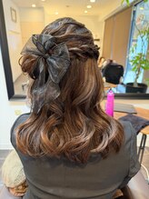 ウィ(Oui)/ハーフアップ