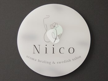 ニーコ 新宿御苑前(Niico)/入り口ドアの、小さな表札が目印