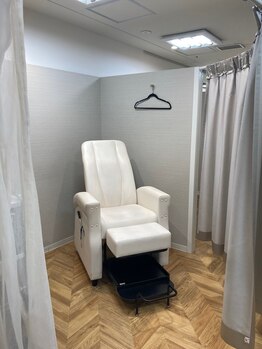 アナスタシア ミアレ 京王百貨店 新宿店/気兼ねなく眉悩みを相談できます
