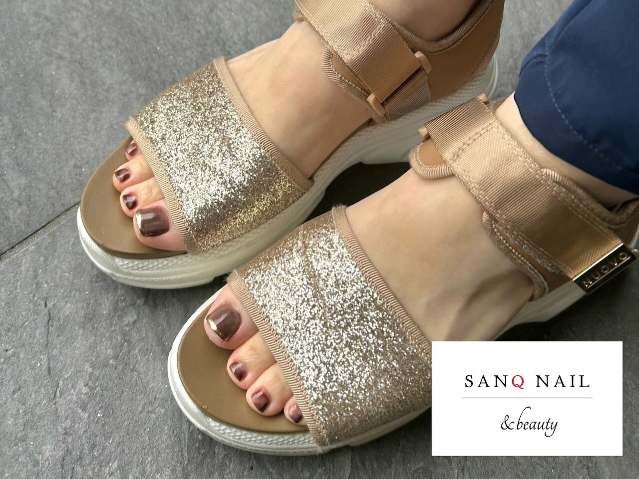 2026年冬トレンド】ミラーフレンチ フットのネイルデザイン集｜人気順