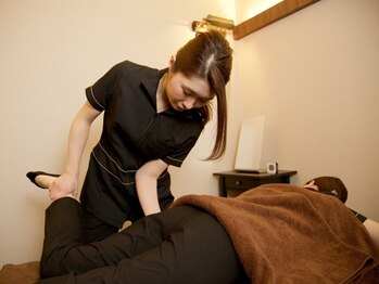 美容整体 レナトゥス 武庫之荘(Renatus)の写真/全身の筋肉を左右バランスよく使えるように、均等にボディメイク◎姿勢が良くなって若々しい見た目に！