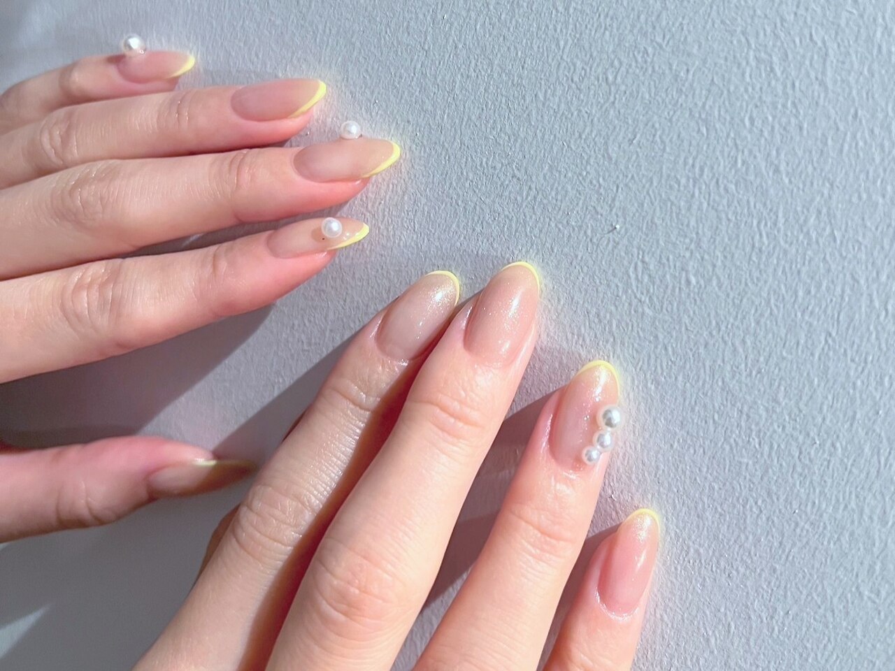 2025年-2026年冬トレンド】イエロー フレンチのネイルデザイン集｜人気