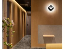 つぼみや 堺筋本町店/ロゴマークは椿の花