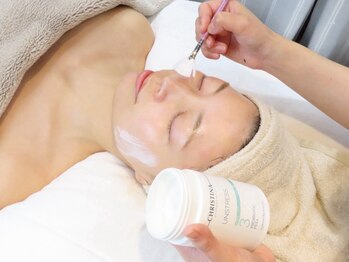 芯美 恵比寿店(shinbi)の写真/【クリスティーナ】肌質改善ピーリングで土台から整える◆剥離なしのマイルドなピーリングで敏感肌の方にも