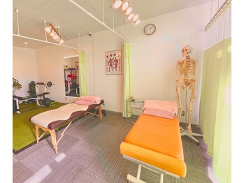 エムリーフ 千葉(Mリーフ)の写真/【肩こり腰痛の専門院】人気リーフ整体グループの新店!綺麗で清潔な院内◆ボキボキしない丁寧な米国式整体