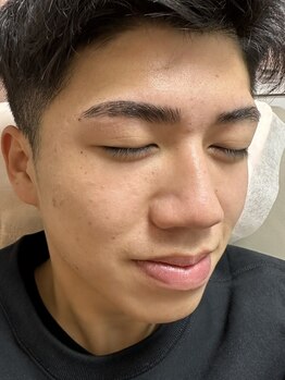 オミ(omi)の写真/【メンズ眉毛専門店★印象を変えたい貴方に】顔の印象を決める大事なパーツだからこそプロの技で徹底ケア！