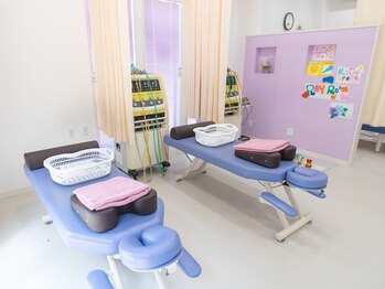 カルミア鍼灸接骨院/整体施術用ベット