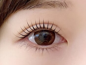 アオ 新横浜(ao)の写真/[新横浜*マツエク]つけ心地・上品なボリューム感が◎目元になじむフラットラッシュ◆初めてのマツエクにも