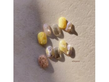 シルニー リム(Silny rim)/アシンメトリーニュアンスネイル