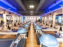クラブピラティス 堀江スタジオ(CLUB PILATES)の雰囲気（マシンを使用した最大12名のグループレッスンを行っております。）